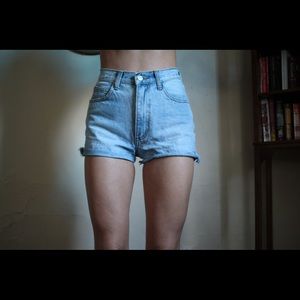 Brandy Melville high-waisted shorts ✨